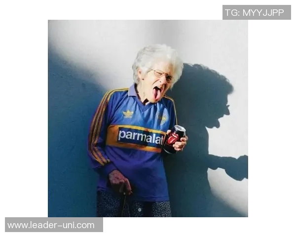 足球明星外套穿搭风格解析时尚潮流与个性展示的完美结合